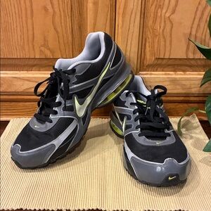 New Men's Size 11.5 Nike Reax Black, Gray & Yellow Athletic Shoes (ABBA)